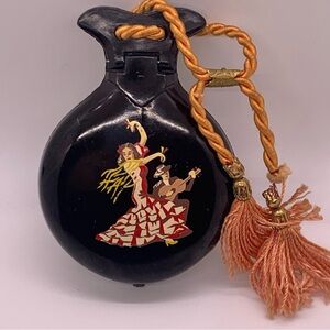 VINTAGE BAKELITE CASTANET COMPACT WITH PAINTED SPANISH FLAMINGO DANCER